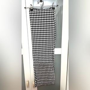 Houndstooth infinity scarf